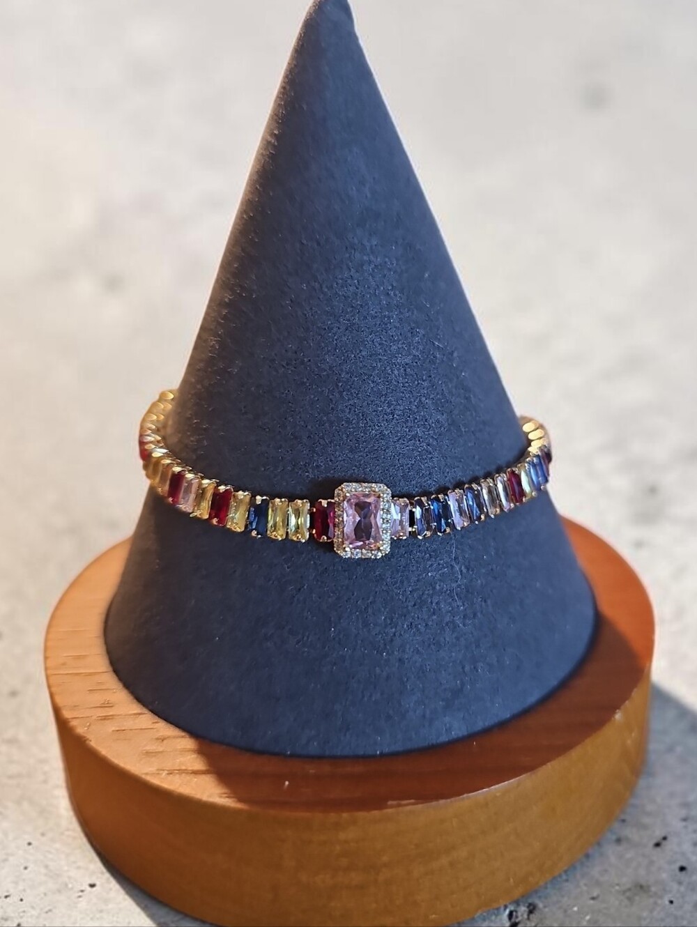 Sassified  Boutique Nwt  Tennis Bracelet with Pink Centerstone.